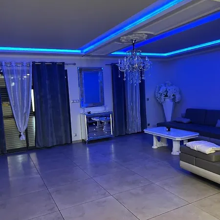 Maison Avec Picine Holiday home *